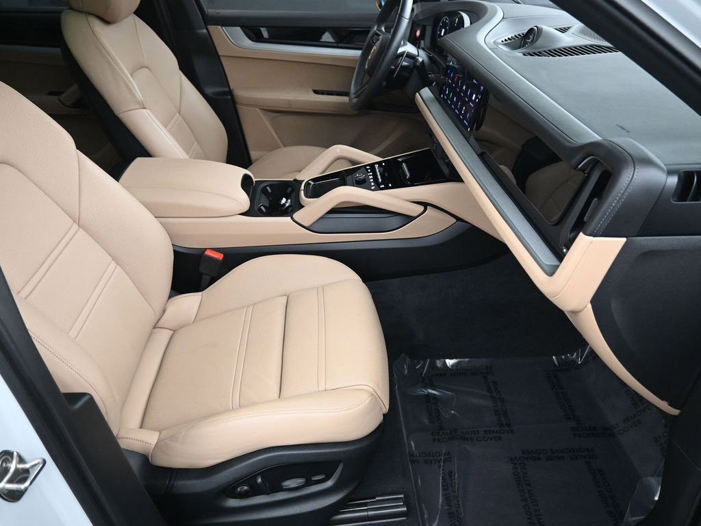 Certified 2024 Porsche Cayenne AWD/4WD image 29