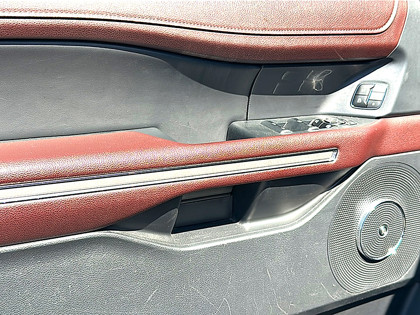 Used 2023 Ford Expedition Limited image 16