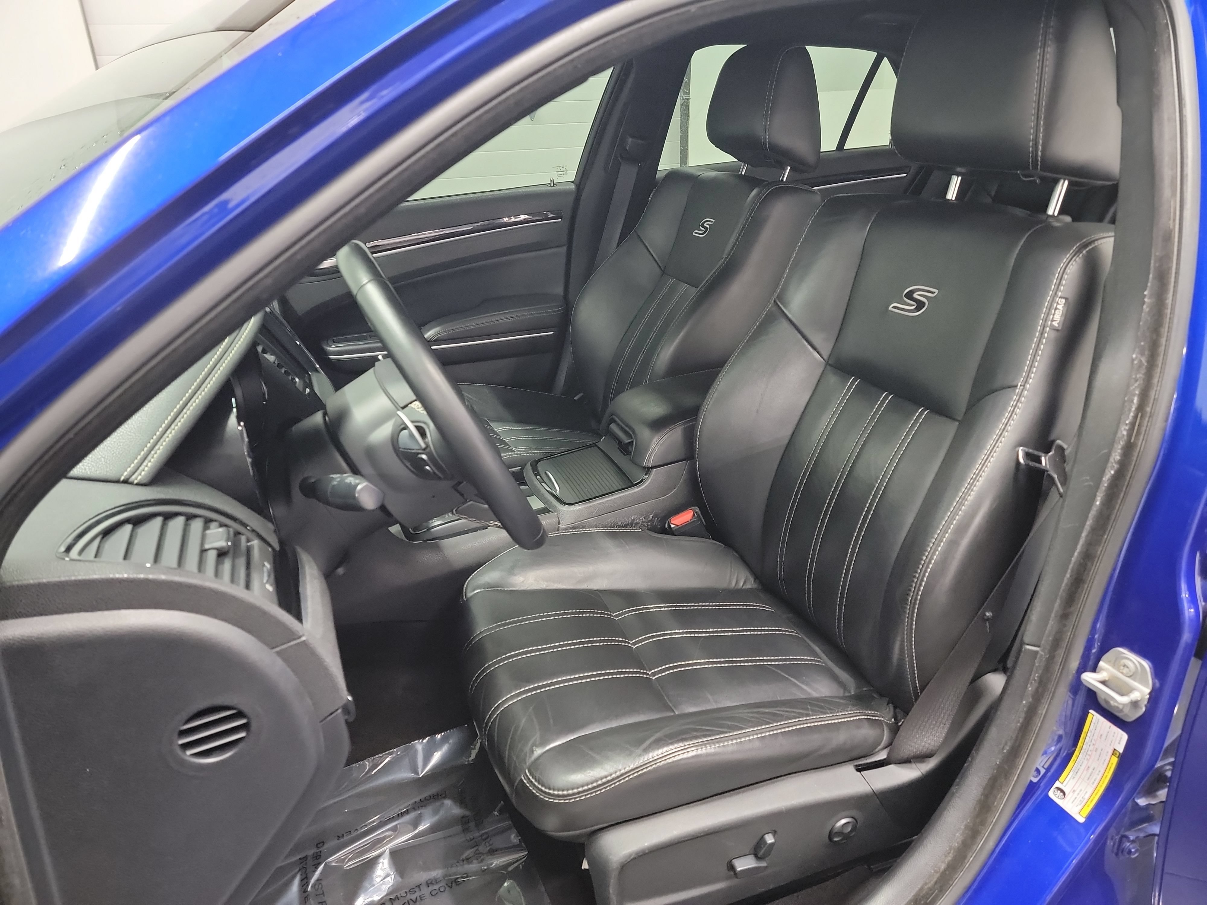 Used 2019 Chrysler 300 S w/ S Model Appearance Package RWD image 6