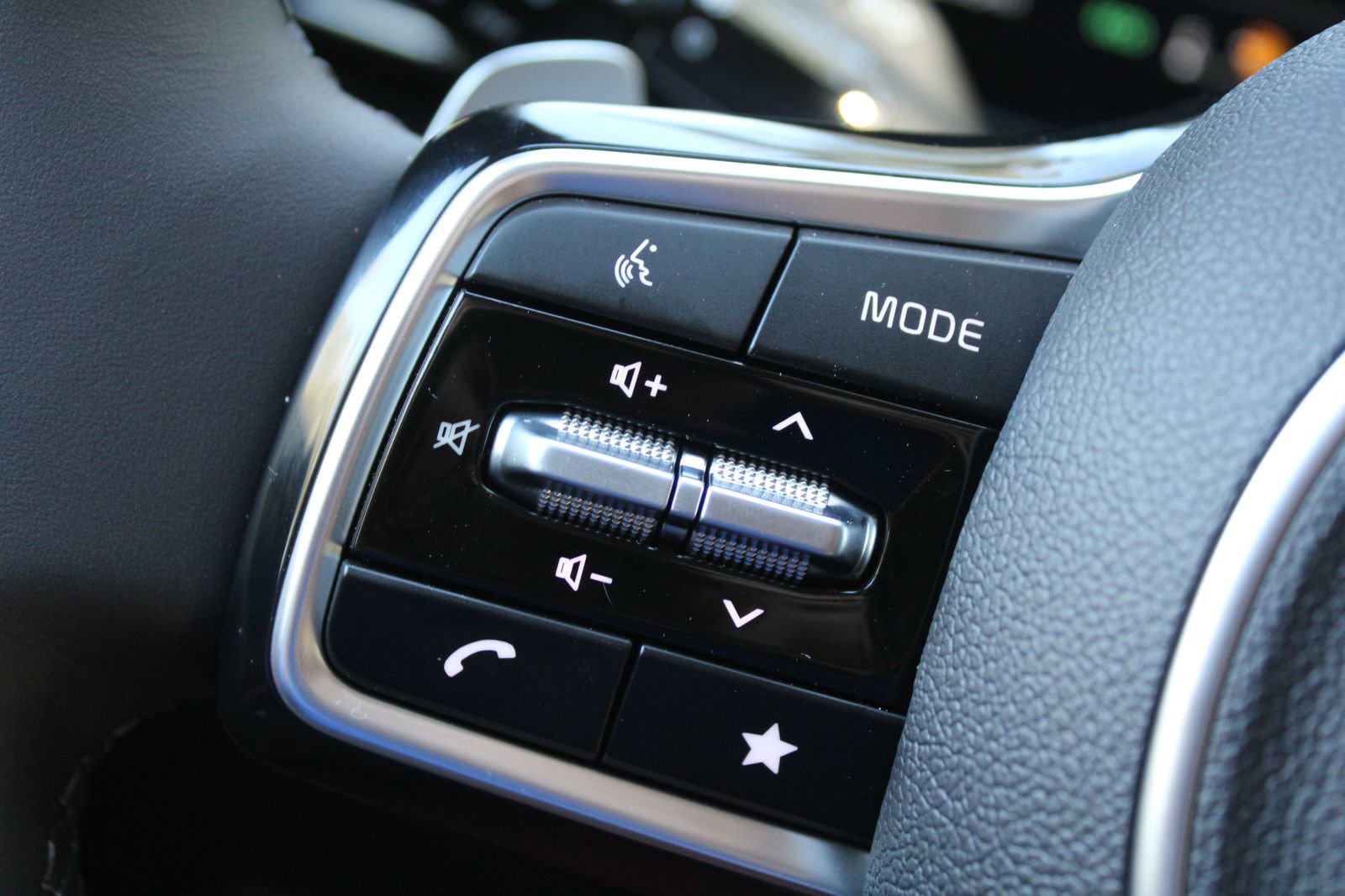 New 2026 Kia Carnival SX FWD image 31