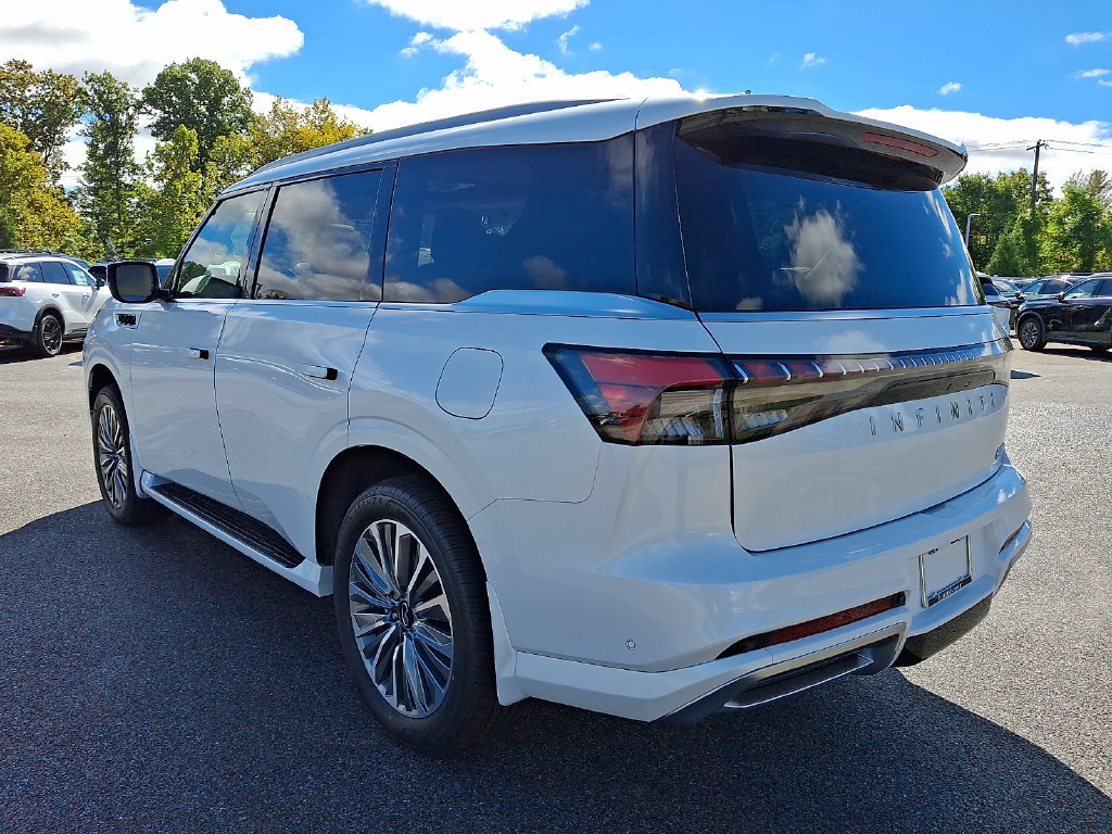 New 2027 INFINITI QX80 Luxe RWD image 3