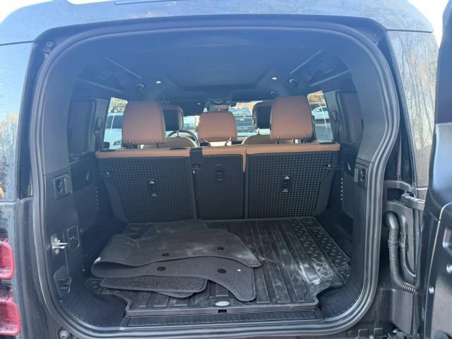 Used 2025 Land Rover Defender 110 X-Dynamic SE image 20