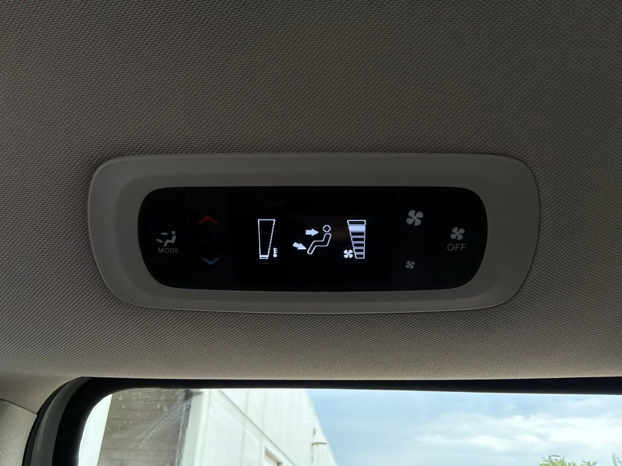 Used 2024 Chrysler Voyager LX FWD image 14