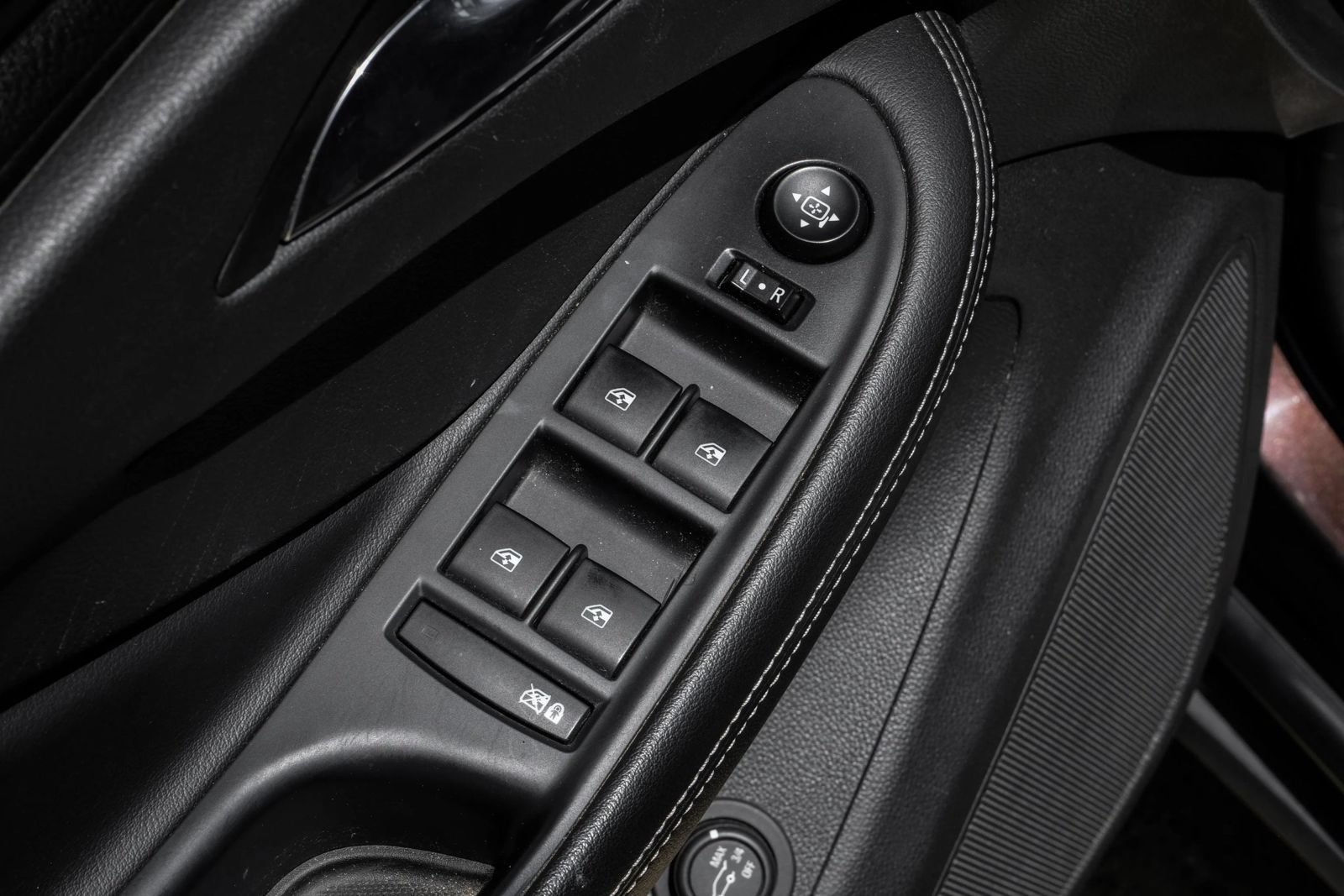 Used 2020 Buick Envision Essence AWD/4WD image 39