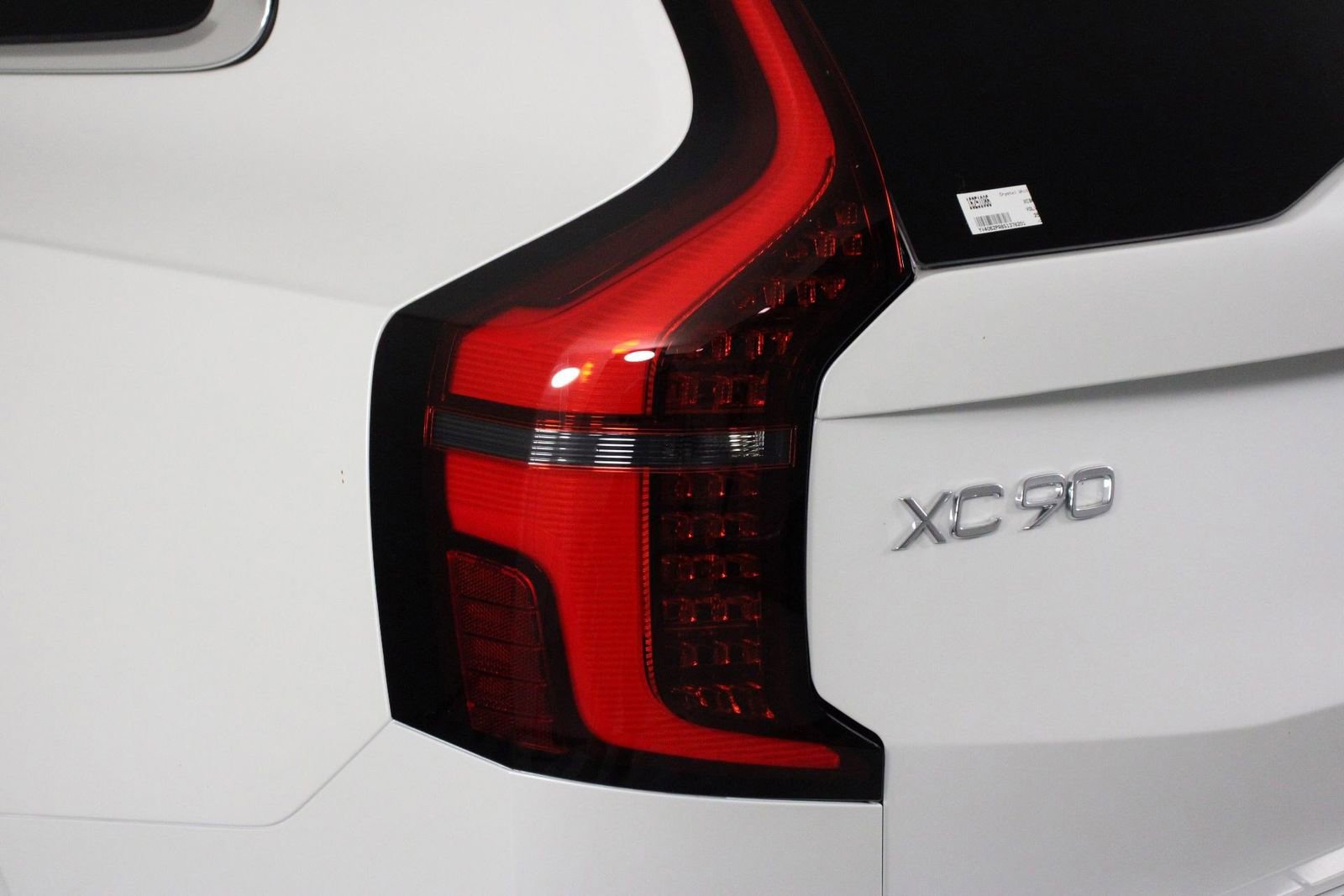 New 2025 Volvo XC90 B6 Core w/ Protection Package Premier AWD/4WD image 15