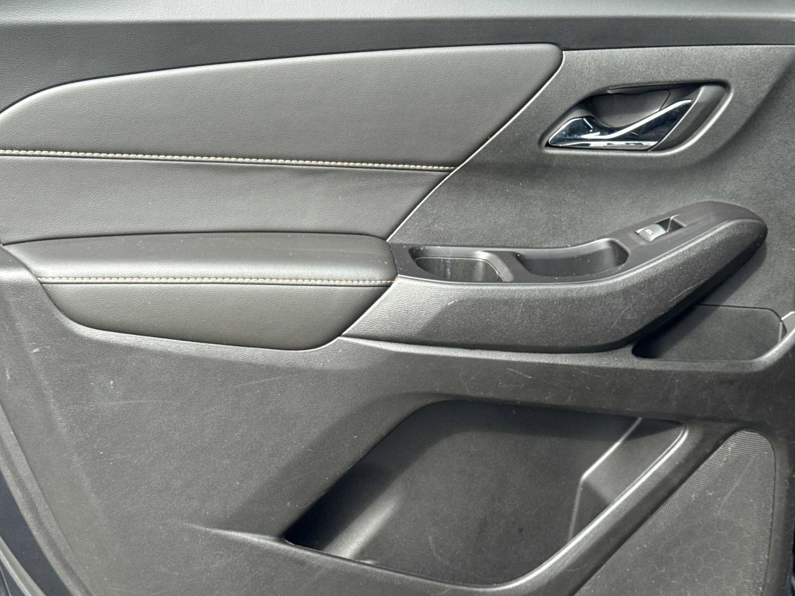 Used 2020 Chevrolet Traverse LT image 14