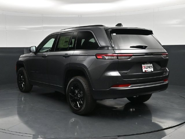 New 2026 Jeep Grand Cherokee Altitude AWD/4WD image 9
