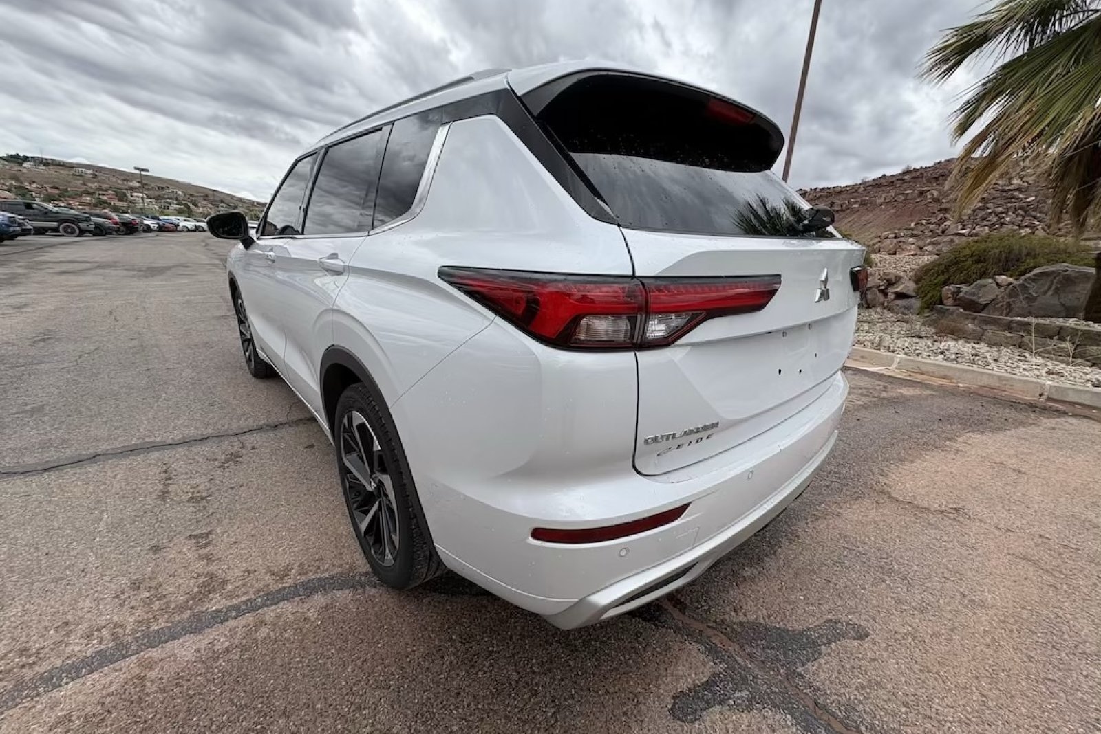 Used 2022 Mitsubishi Outlander SEL AWD/4WD image 3