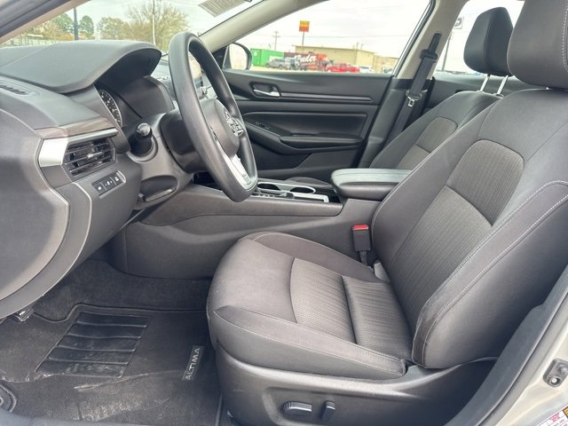 Used 2024 Nissan Altima 2.5 SV image 2