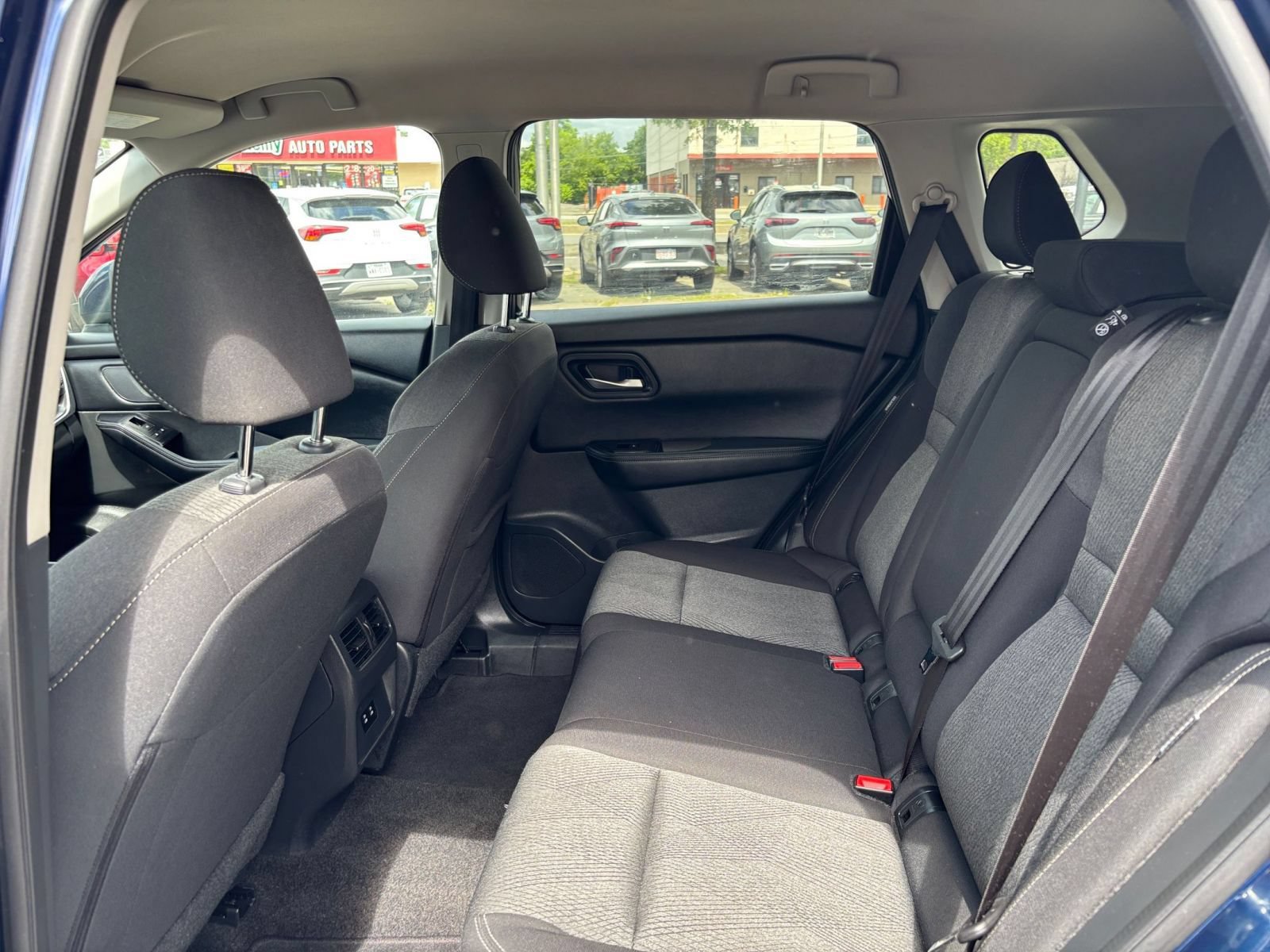 Used 2025 Nissan Rogue SV AWD/4WD image 24