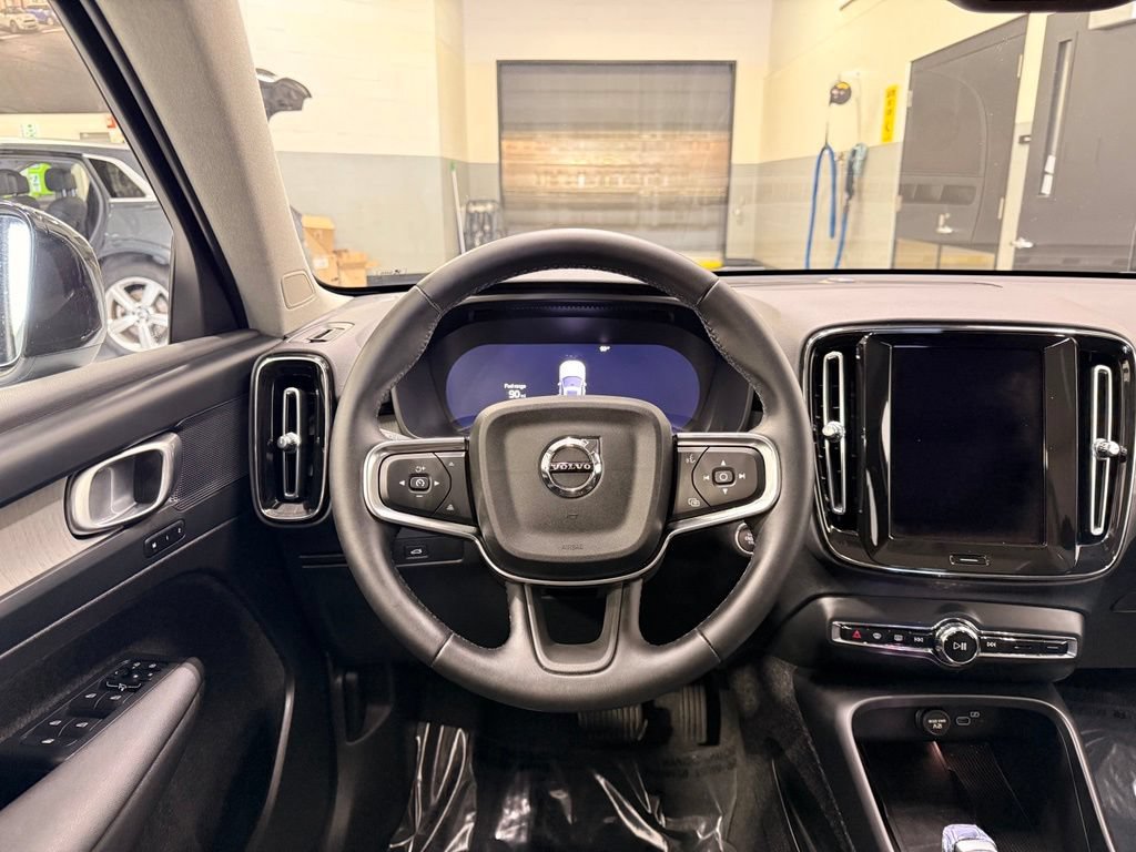 Used 2026 Volvo XC40 B5 Plus AWD/4WD image 22