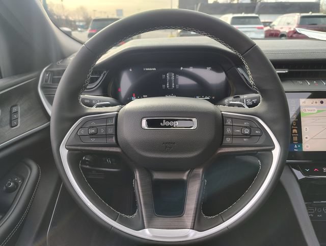 New 2026 Jeep Grand Cherokee Limited w/ Limited Altitude Package AWD/4WD image 14