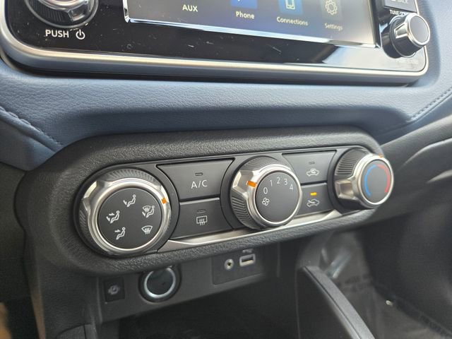 New 2025 Nissan Versa SV w/ Trunk Package FWD image 19