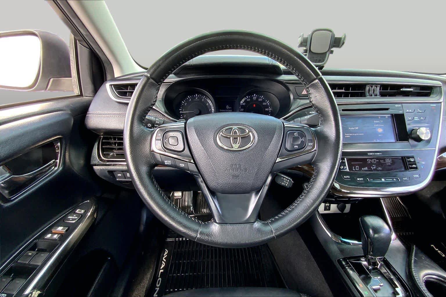Used 2015 Toyota Avalon XLE FWD image 6