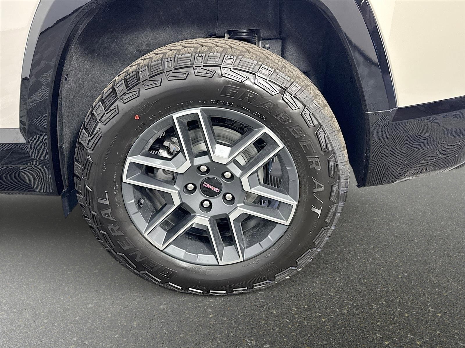 New 2026 GMC Terrain AT4 w/ Convenience Package III AWD/4WD image 31