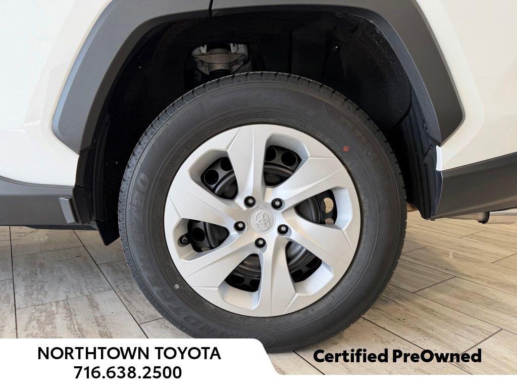 Used 2024 Toyota RAV4 LE AWD/4WD image 7