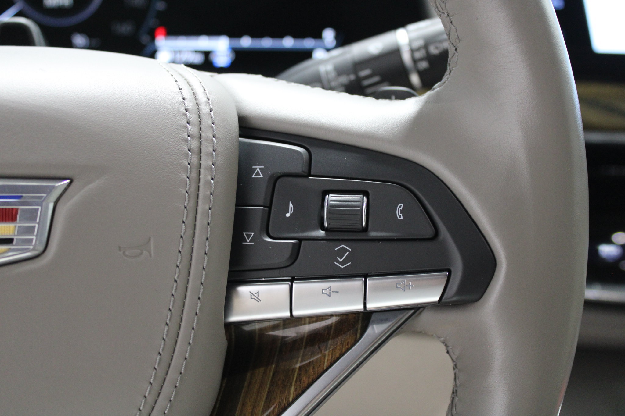 Used 2021 Cadillac Escalade Premium Luxury Platinum AWD/4WD image 44