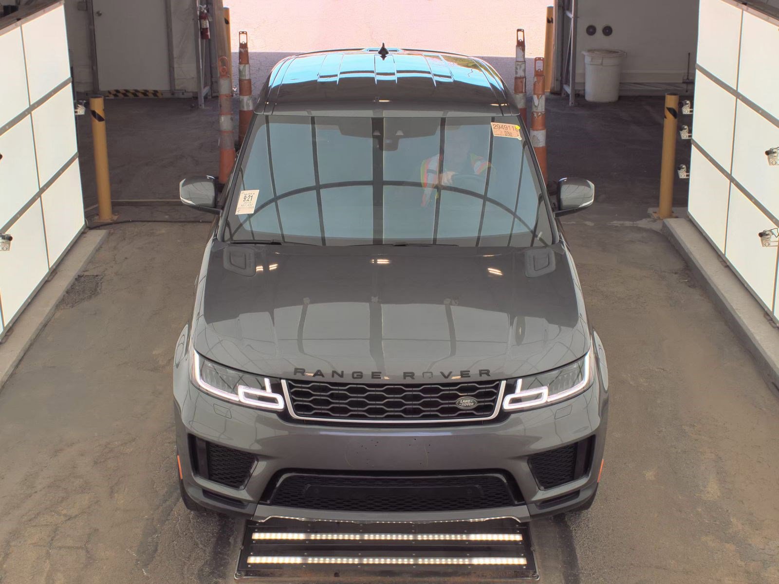 Used 2019 Land Rover Range Rover Sport SE AWD/4WD image 2