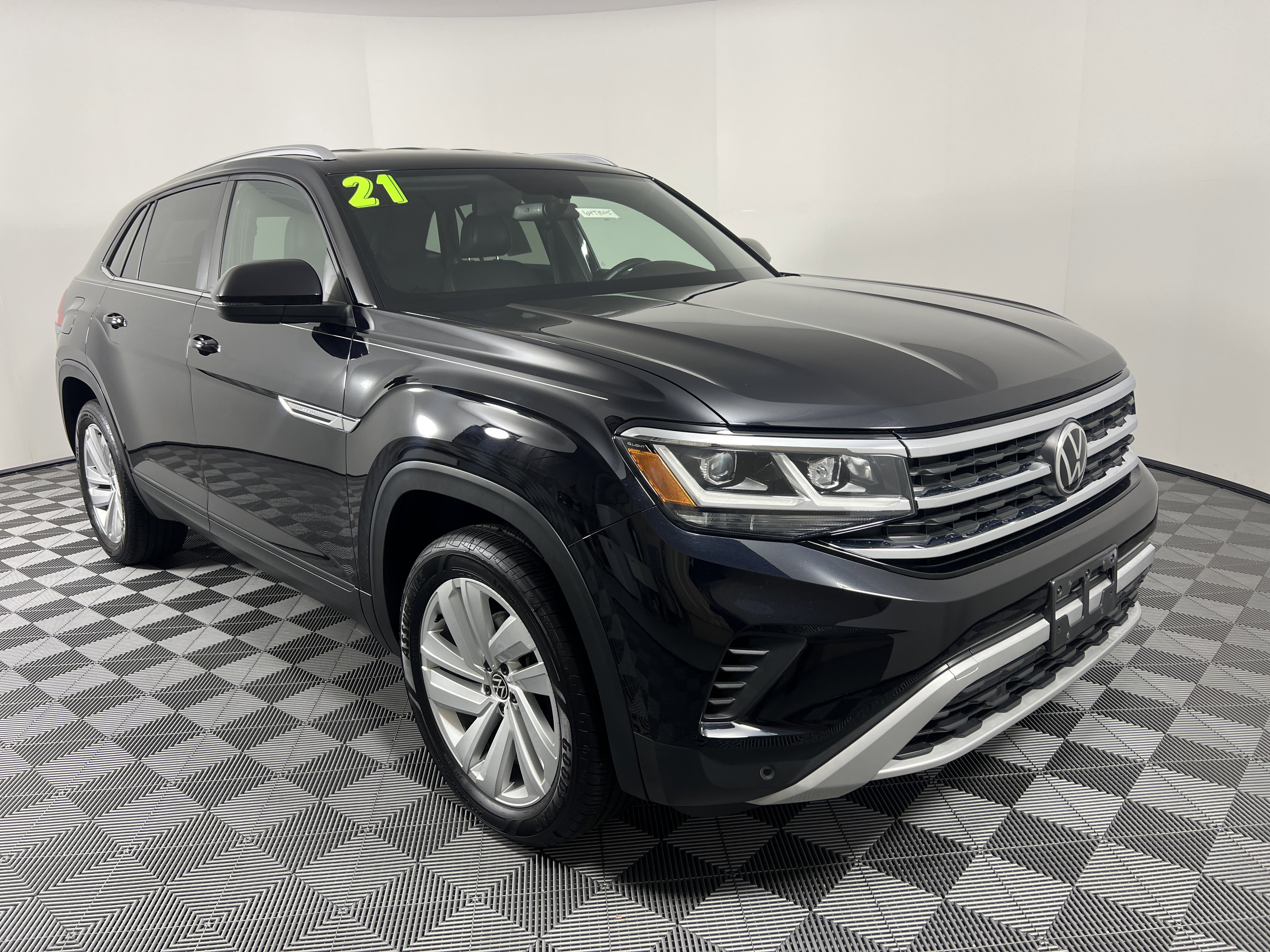 Used 2021 Volkswagen Atlas Cross Sport SE image 12