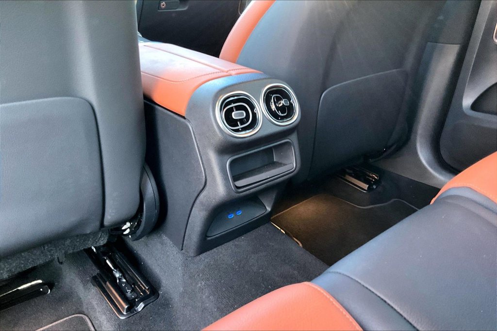 Used 2025 Mercedes-Benz GLC 43 AMG 4MATIC image 12