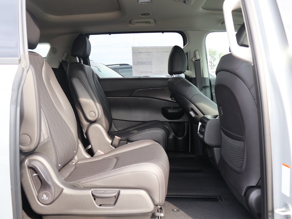 New 2027 Kia Carnival SX w/ Dark Edition Package FWD image 12