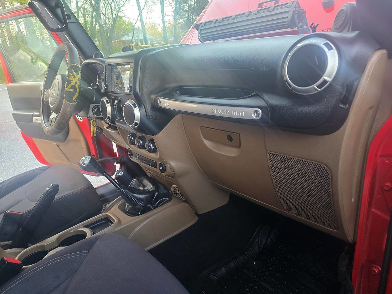 Used 2014 Jeep Wrangler Unlimited Sahara image 15