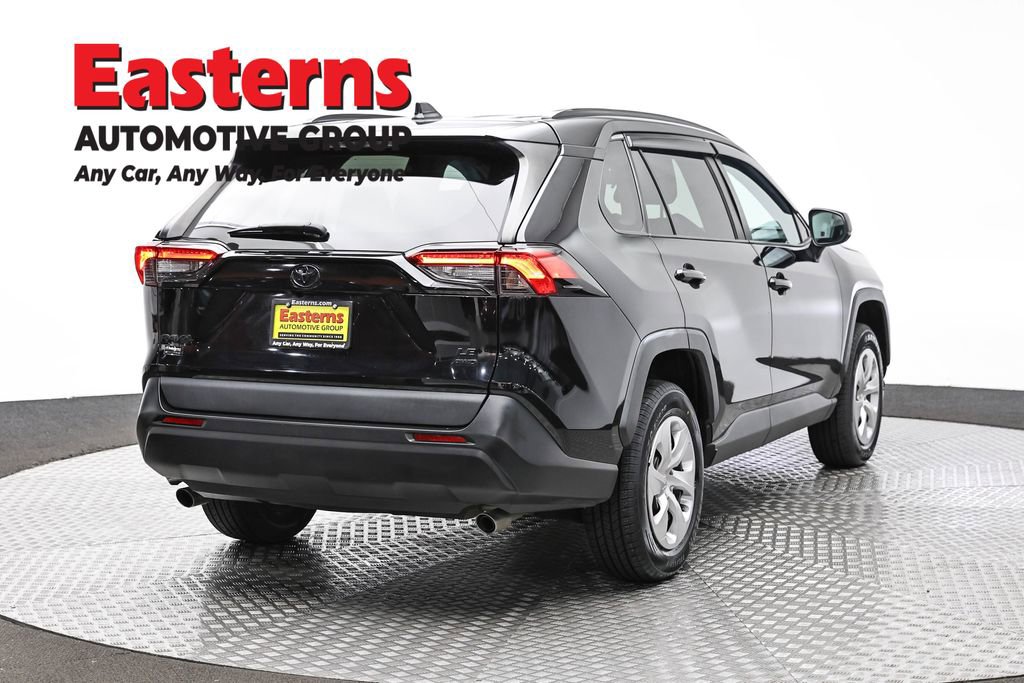Used 2021 Toyota RAV4 LE image 5