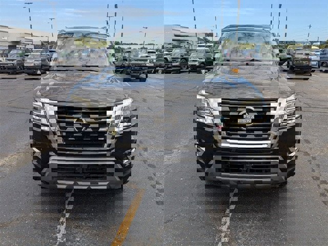 Used 2022 Nissan Armada SV w/ SV Appearance Package image 2