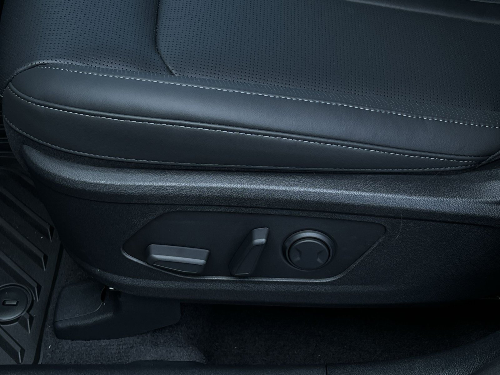 New 2026 Kia Sorento S FWD image 25