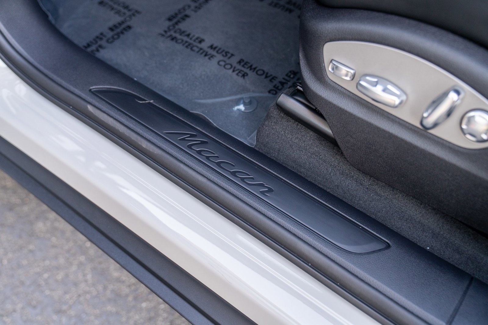Certified 2026 Porsche Macan AWD/4WD image 13