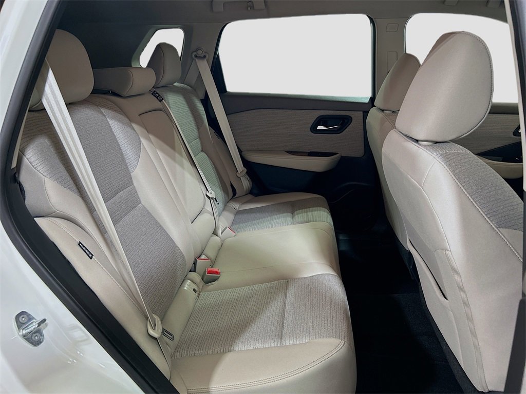 Used 2023 Nissan Rogue SV image 23