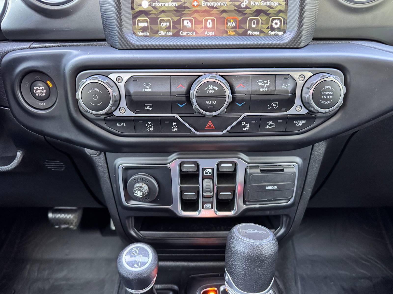 Used 2021 Jeep Gladiator Overland AWD/4WD image 19
