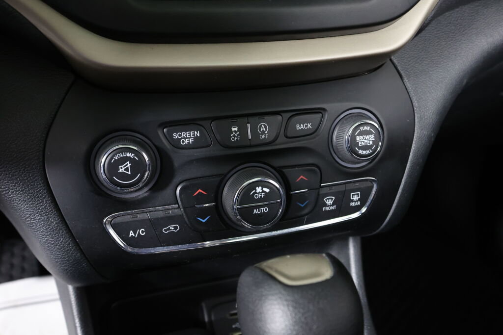 Used 2016 Jeep Cherokee 75th Anniversary image 37