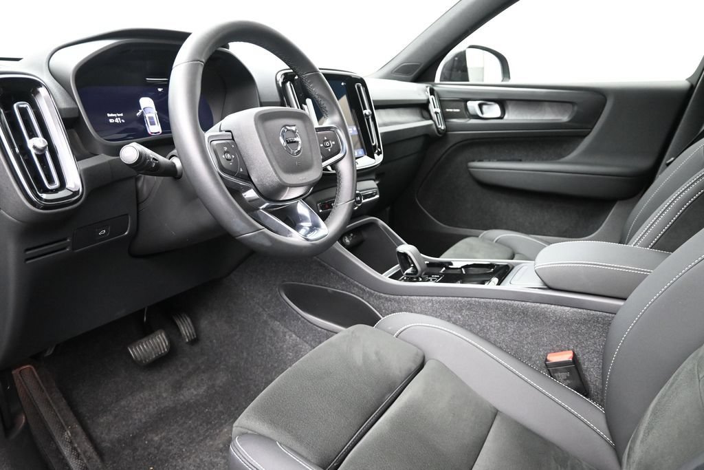 Used 2023 Volvo XC40 Recharge Ultimate w/ Protection Package Premier AWD/4WD image 9