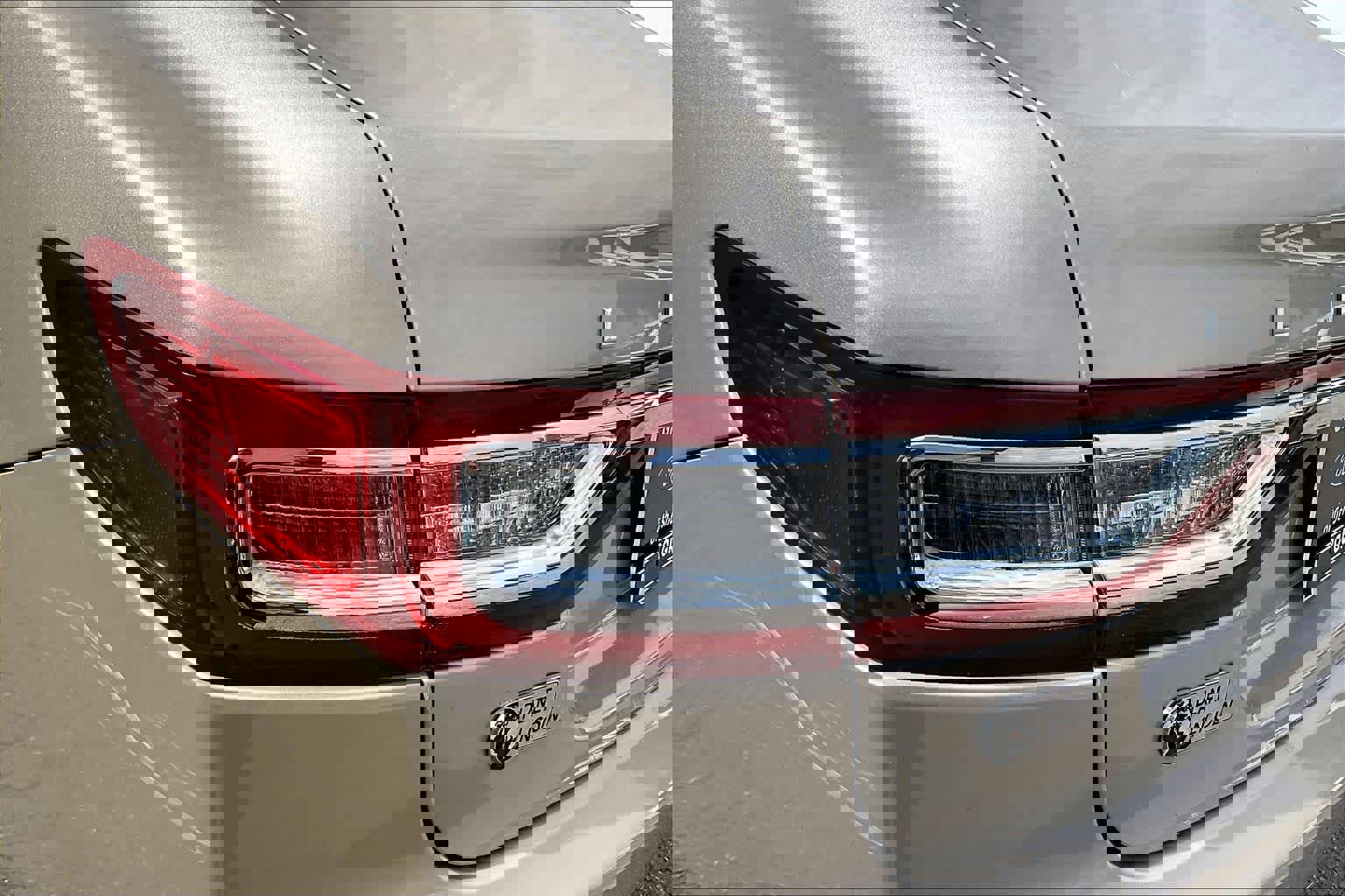 Used 2017 Lincoln Continental Premiere image 28