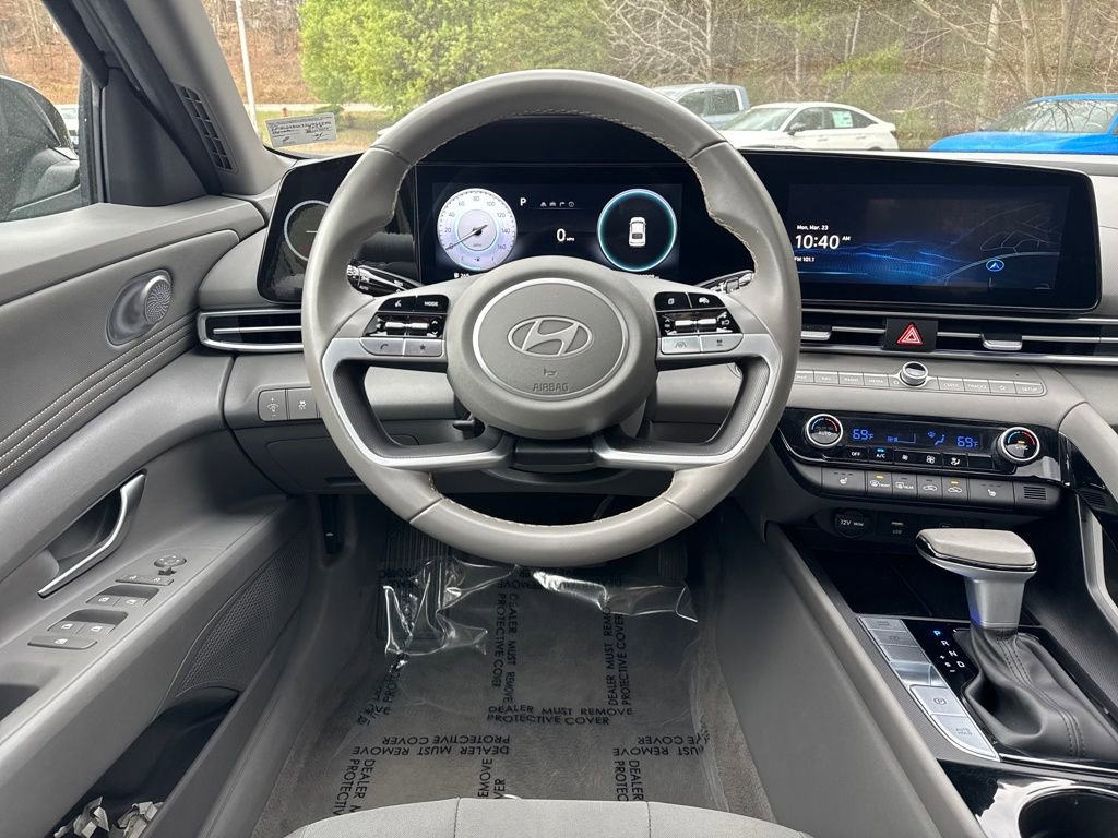 Used 2025 Hyundai Elantra SEL image 24