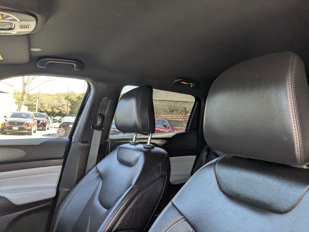 Used 2025 Jeep Compass Limited image 22