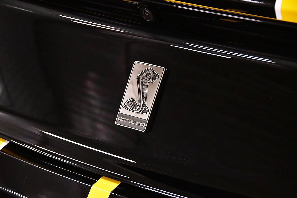 Used 2016 Ford Mustang Shelby GT350 w/ Track Package image 11