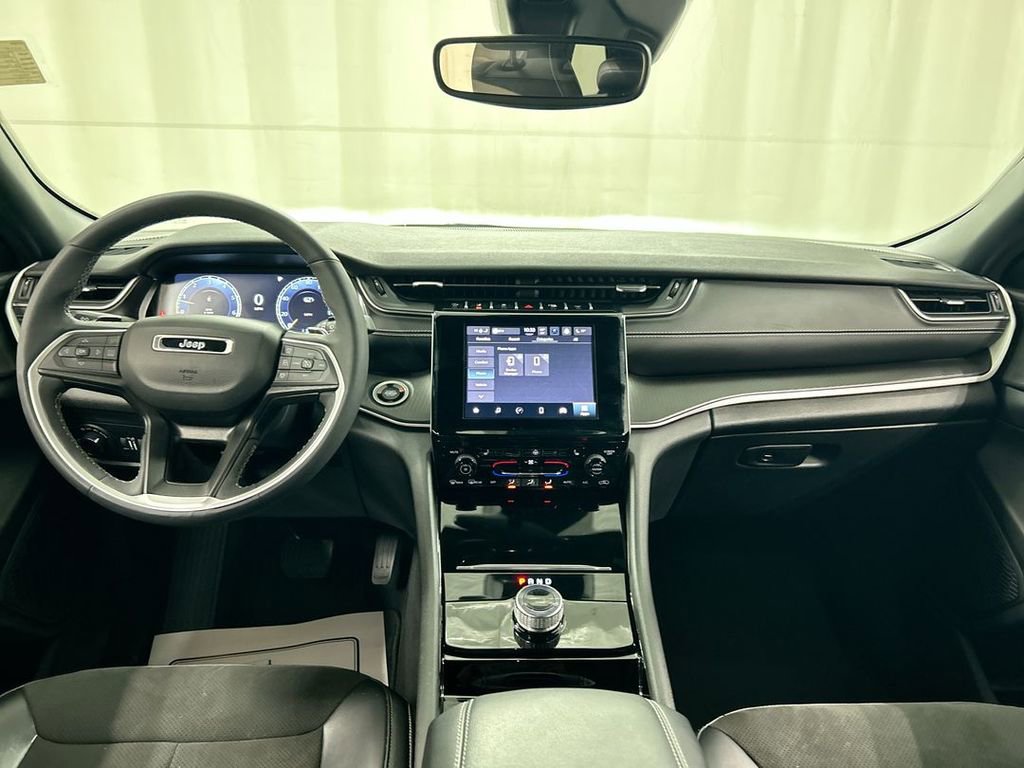 Certified 2023 Jeep Grand Cherokee Altitude image 18