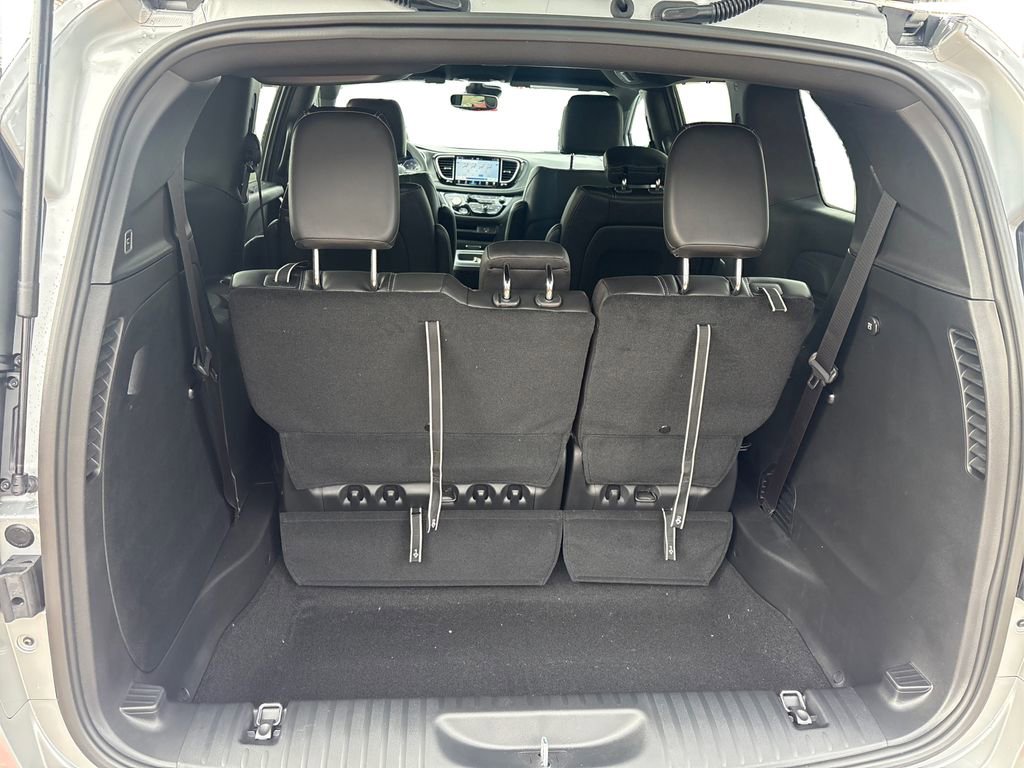 New 2026 Chrysler Pacifica Select image 11