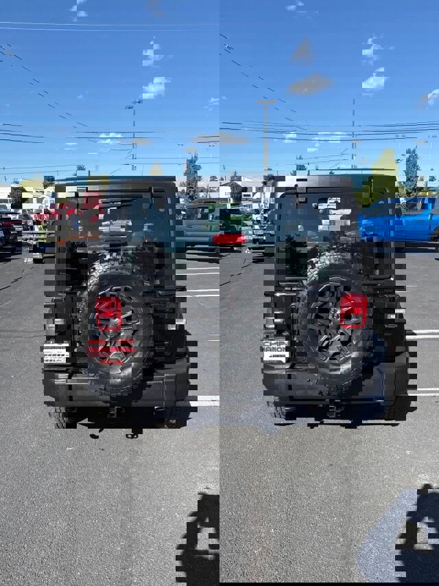 Used 2018 Jeep Wrangler Rubicon w/ Power Convenience Group image 7