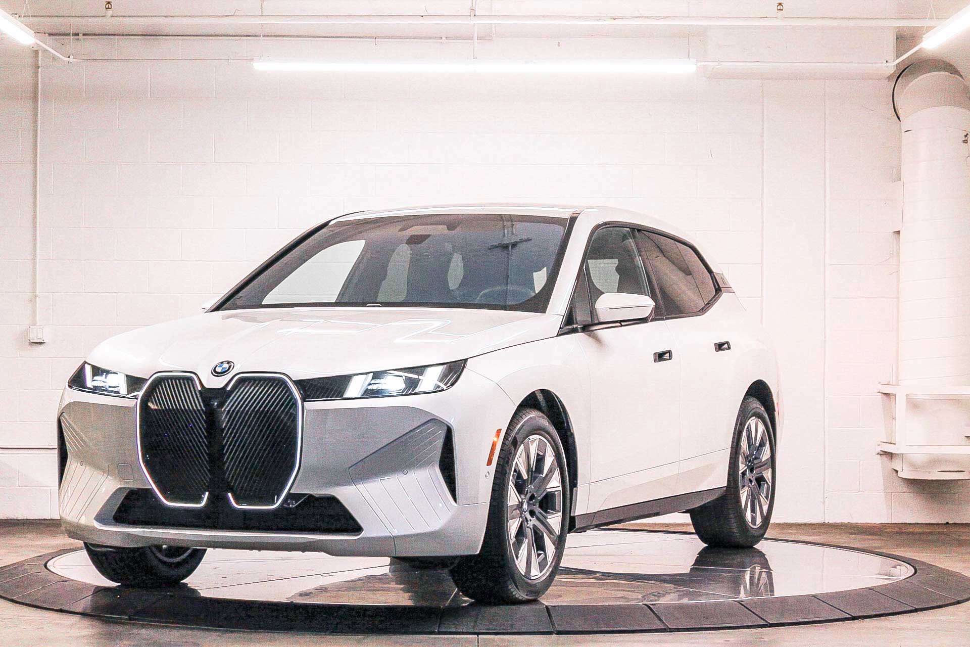 New 2026 BMW iX xDrive45 image 3