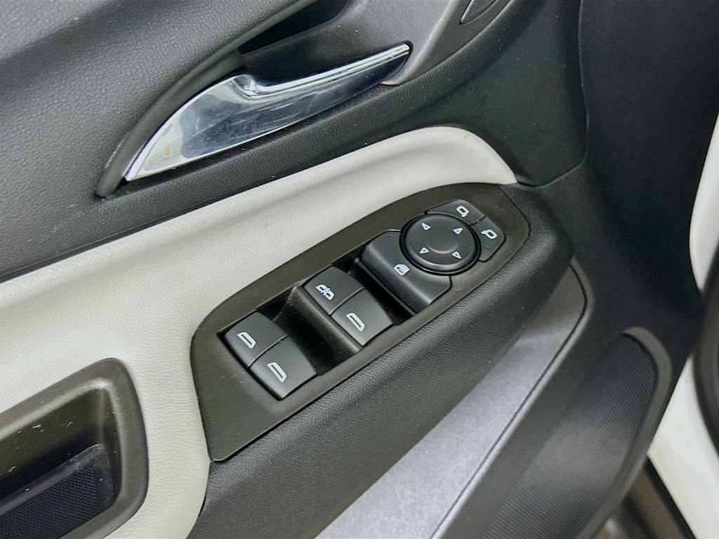 Used 2023 Chevrolet Equinox LS w/ Driver Confidence II Package FWD image 21