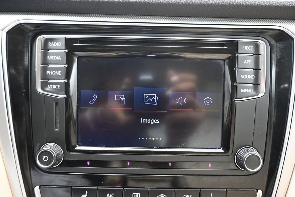 Used 2019 Volkswagen Passat 2.0T Wolfsburg w/ Wheels & Sunroof Package FWD image 19