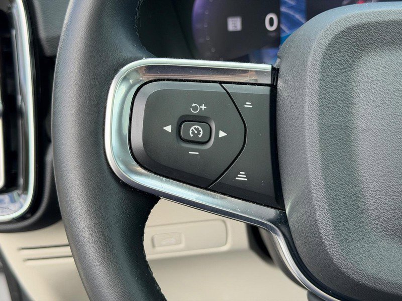 Certified 2023 Volvo XC40 B5 Ultimate w/ Protection Package Premier AWD/4WD image 18