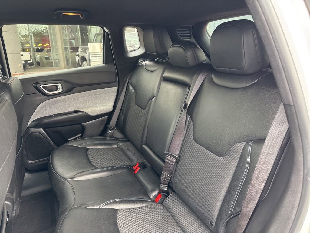 Used 2025 Jeep Compass Latitude image 17