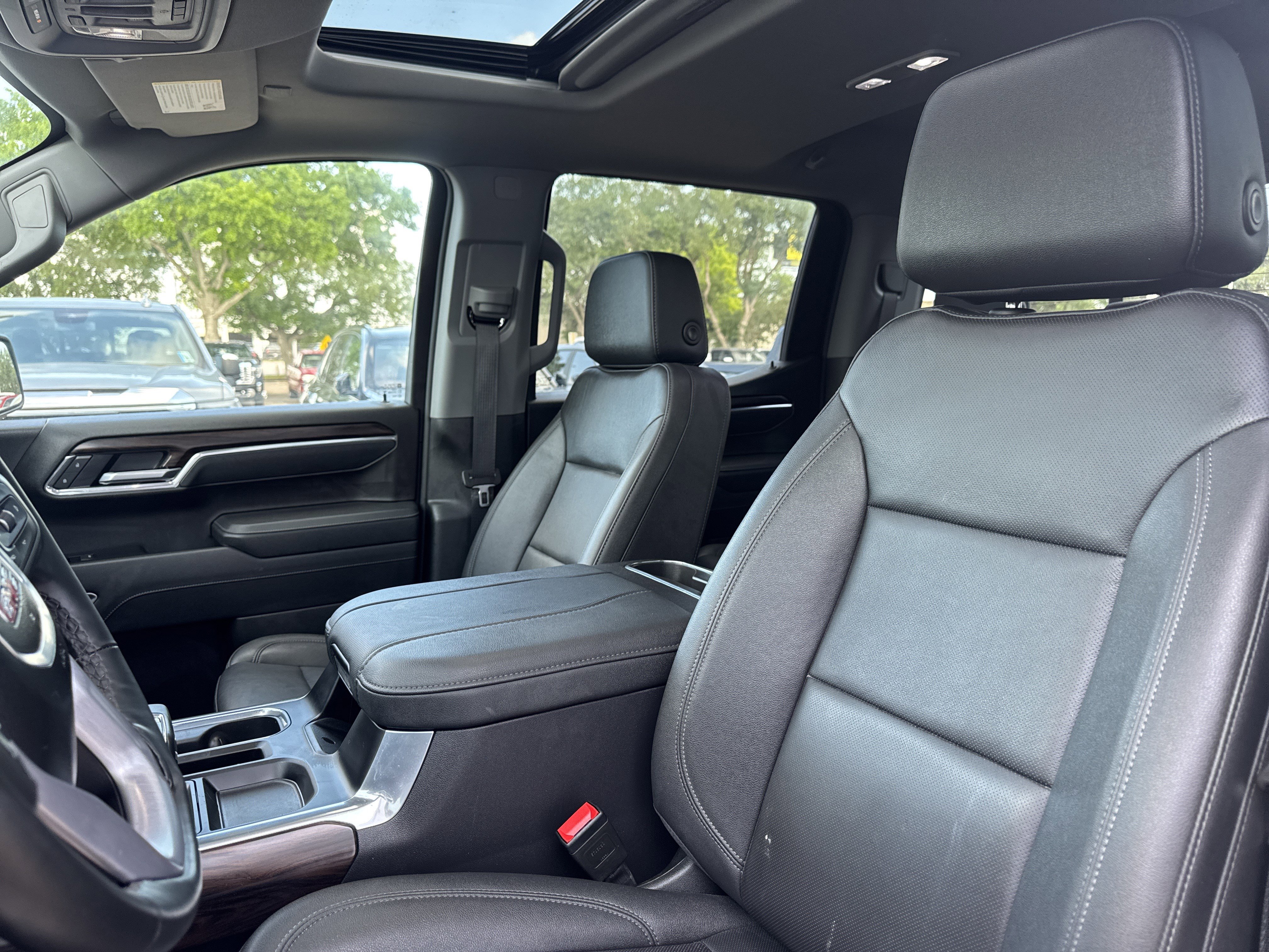 Used 2025 GMC Sierra 1500 SLT image 6