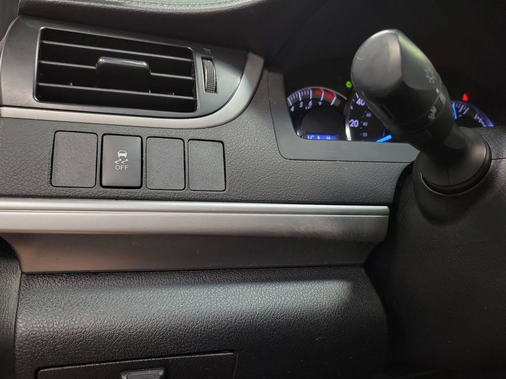 Used 2014 Toyota Camry SE w/ Moonroof Package FWD image 23