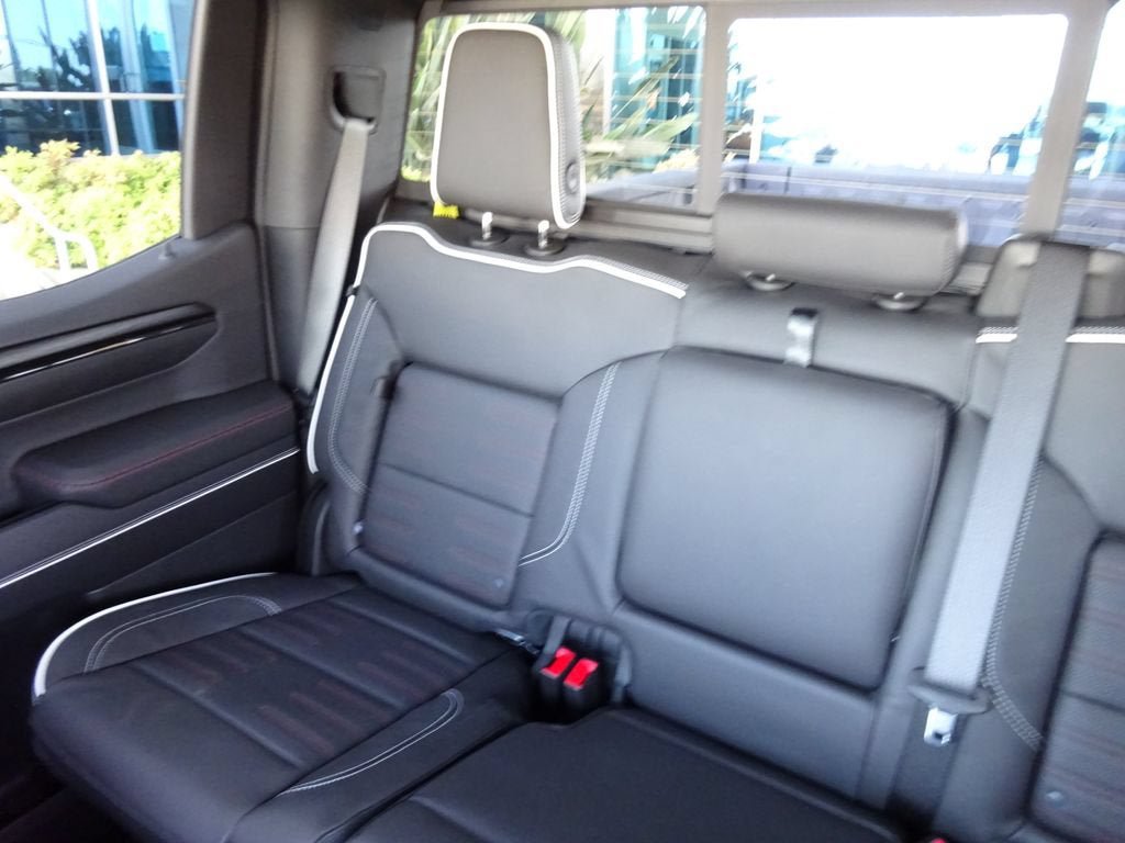 New 2026 GMC Sierra 1500 AT4X w/ LPO, Black Badging Package AWD/4WD image 16