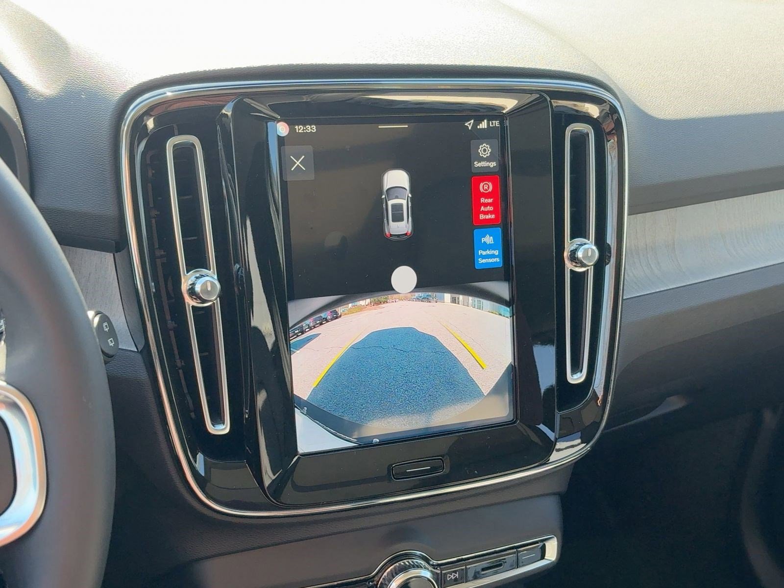 New 2026 Volvo XC40 B5 Core w/ Climate Package image 23